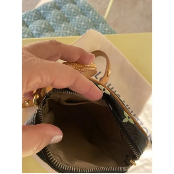 Takashi Murakami LV crossbody - Picture 5 of 5